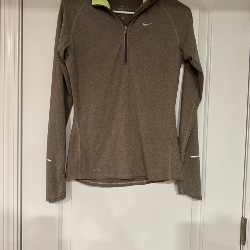 Women’s Nike Dri-FIT pullover 
Pet & smoke free home 
Size: Sm
Only Wore once